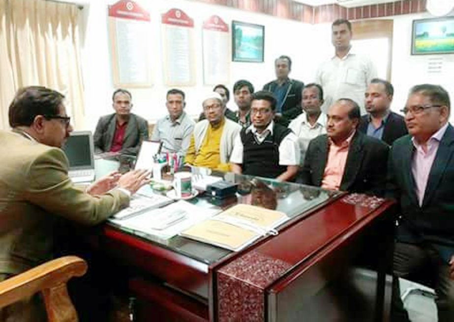 A view-exchange meeting was held between Divisional Commissioner Abdul Mannan and newly- elected executive committee members of Chittagong Reporters' Unity (CRU) at his office on Tuesday.