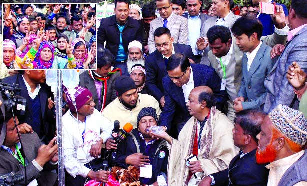 Non-MPO teachers and employees who went on hunger strike for enlistment under govt MPO facilities called off their strike and showing V-sign (inset) after PM's assurance is made to meet their demands with a time frame on Friday.