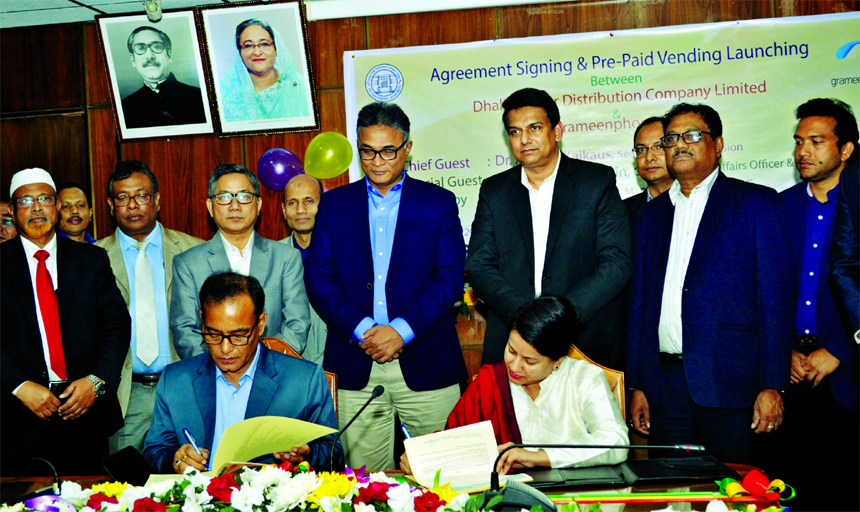 Rasheda Sultana, Head of Financial Services of Grameenphone and Jayanta Kumar Sikder, Company Secretary of Dhaka Power Distribution Company Limited (DPDC), has signing an agreement on Thursday at city's Bidyut Bhaban. Dr. Ahmad Kaikaus, Secretary, Power