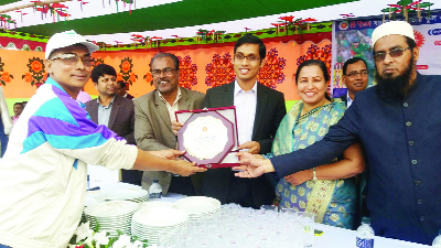 MANIKGANJ: Former national sportsman Altaf Hossain, President, Manikganj District Green Club receiving crest for his outstanding contributions on education, sports and awareness campaign and publicity to save and protect environment pollution from