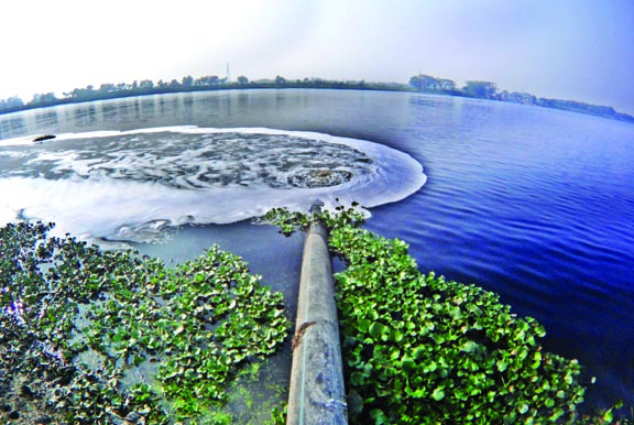 Untreated poisonous wastes from tannery factories, relocated to Savar from the capital's Hazaribagh area to save Buriganga are now seriously polluting another major river, Dhaleshwari. This photo was taken on Monday.