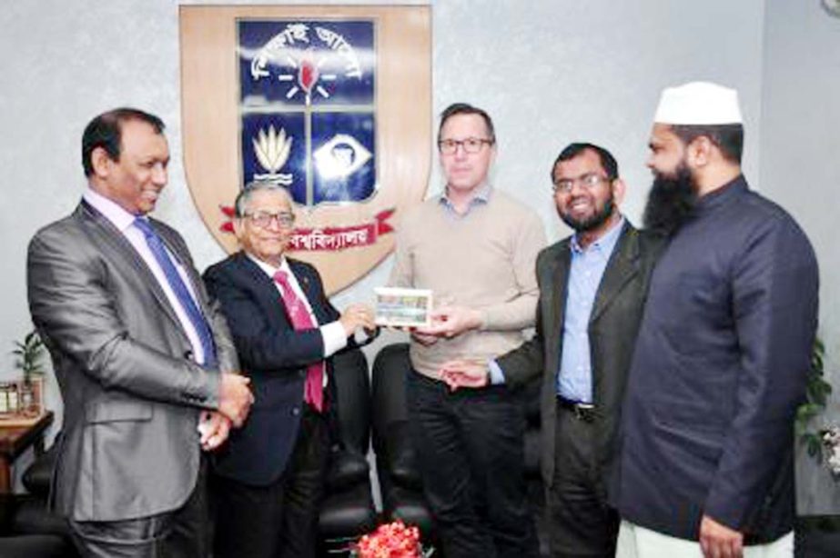 Executive Director of International Education of Emporia State University, USA, Dr Mark Daly called on Dhaka University Vice-Chancellor Prof Dr Md. Akhtaruzzaman on Tuesday at the latter's office in the capital.