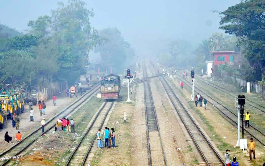 Movement of vehicles in Chittagong city being hampered due to thick fog and cold wave . This snap was taken from Tigerpass area on Tuesday.