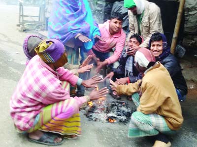 MADHUKHALI (Faridpur): Locals at Madhukhali Upazila warming themselves due to cold wave. This snap was taken from Madhukahli Bazar area yesterday.