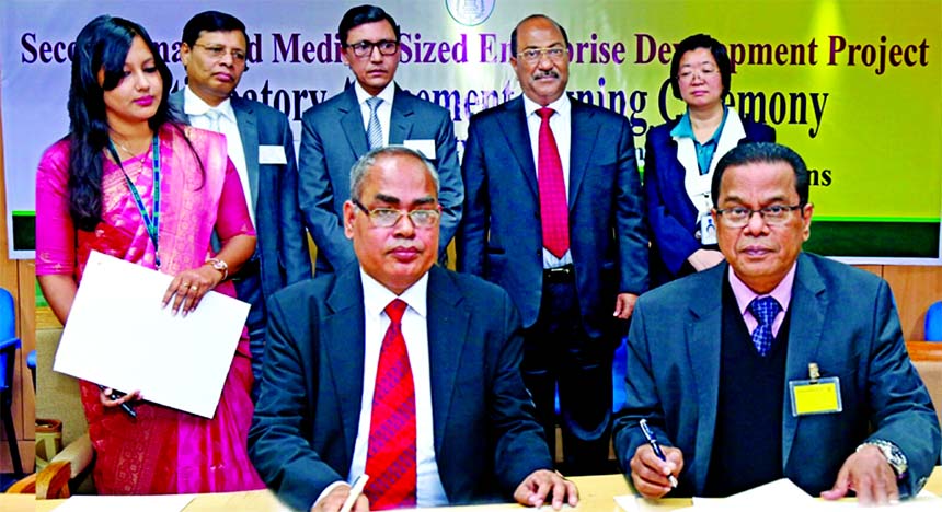 Kazi Masihur Rahman, Managing Director of Mercantile Bank Limited and Md. Abul Bashar, General Manager of Financial Inclusion Department and Project Manager of SMEDP-2 of Bangladesh Bank, signing an agreement at BB head office in the city on Wednesday. Se