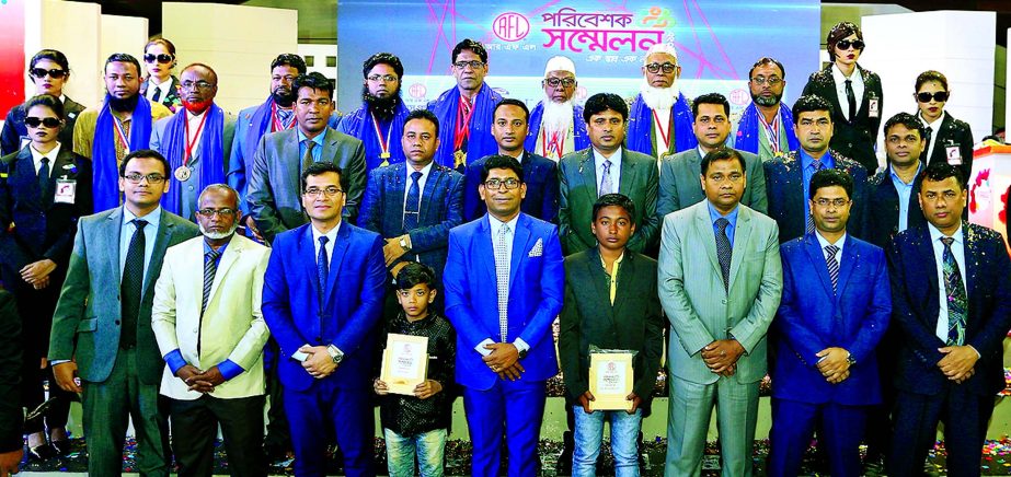 RN Paul, Managing Director of RFL, poses with the participants of its Dealers' Conference at RFL Industrial Park at Kaliganj in Gazipur on Wednesday. Moniruzzaman Mondol, Executive Director of RFL Plastics, Jahangir Alam, Senior General Manager (Sales) a