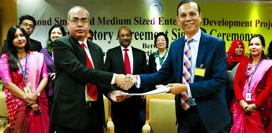 Mominul Islam, Managing Director of IPDC Finance Limited and Cai Li, Deputy Country Director of Asian Development Bank Bangladesh, exchanging an agreement signing documents on "Refinance Scheme for setting up Small Medium Enterprise Development Project"