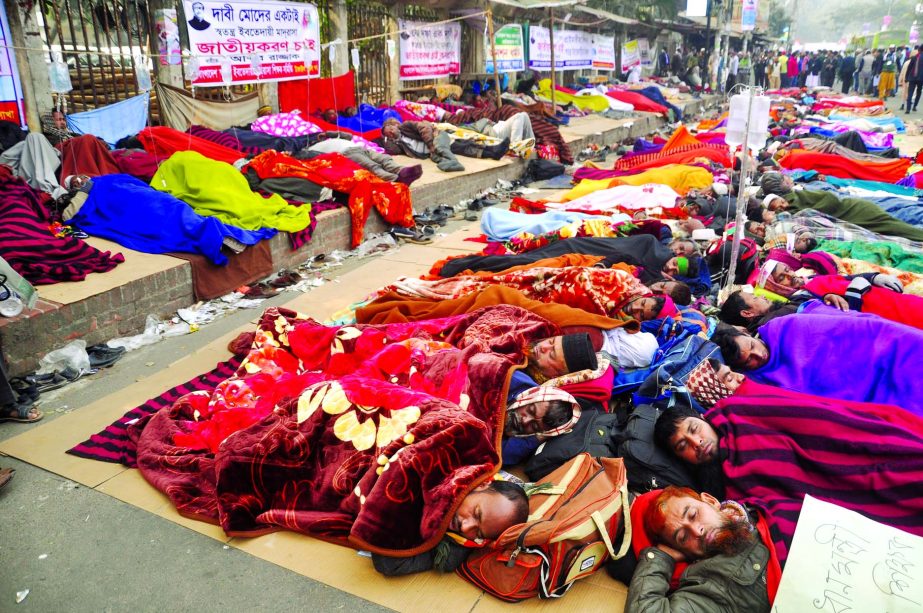 Ebtedayee Madrasa teachers lying on the street and footpath as they were continuing hunger strike unto death on the 4th consecutive day on Friday in front of Jatiya Press Club demanding nationalization of all madrassas under the Madrassa Board.
