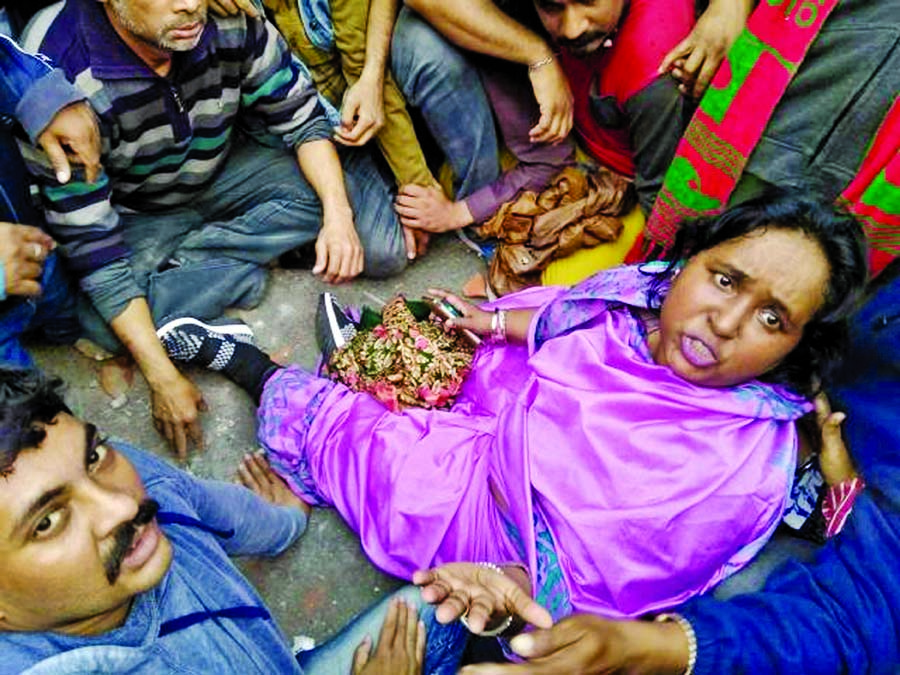 Dozens including Narayanganj City Corporation (NCC) Mayor Selina Hayat Ivy and a journalist were injured in a clash between supporters of the mayor and Local MP Shamim Osman on Tuesday over re-settling hawkers who were evacuated earlier.