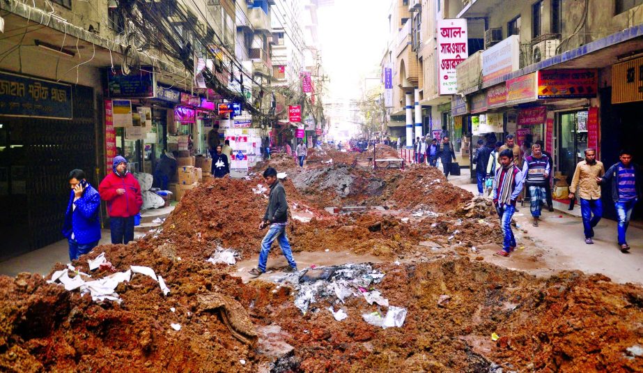 Road digging a common phenomenon in the capital by utility service providers creating obstacles to movement of vehicles and pedestrians as well. Photo taken on Tuesday shows sands being dumped on the busy thoroughfare in front of HBFC building but the aut