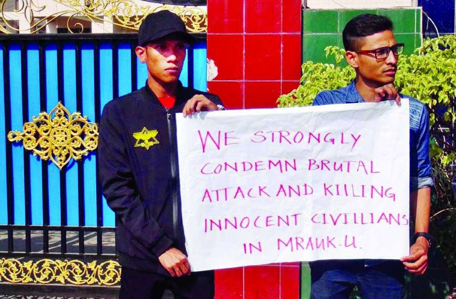 Rakhine State residents protest after a local gathering in Mrauk U celebrating an ancient Buddhist Arakan kingdom turned violent and many were killed and injured, in Sittwe, Myanmar January 17, 2018.