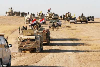 Iraqi forces, supported by members of the Hashed al-Shaabi (Popular Mobilisation units), advance against IS in the northern Iraqi region of al-Hadar, 105 kilometers south of Mosul