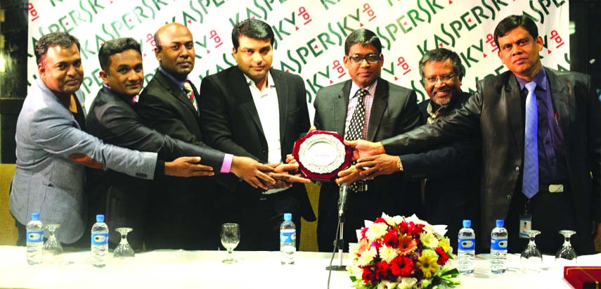 Shrenik Bhayani, General Manager of Kaspersky Lab (South Asia Region) handing over a crest to Prof. Dr. Hafiz Md. Hasan Babu, President of Bangladesh Computer Society (BCS) at a hotel in the city on Thursday. Prabeer Sarkar, CEO of Officextracts, Kaspers