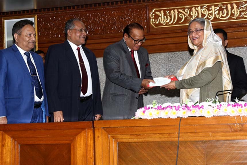 Kazi Golam Rahman, Chairman, Board of Trustees of Hamdard (Waqf) Bangladesh, handing over a donation cheque to Prime Minister Sheikh Hasina to Prime Ministers Relief Fund for Rohingga assistance at PMO recently. Dr. Hakim Mohammad Yousuf Harun Bhuiyan, Ch