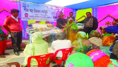 NILPHAMARI: England expatriate Barrister Imran Kabir Chowdhury Johnny distributing blankets among the cold -hit people at Azizarer Hat in Domar Upazila yesterday.