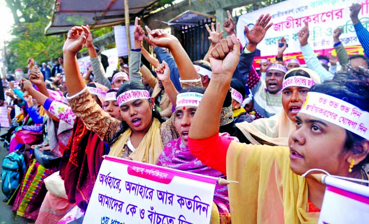 Teachers of non-government primary schools observed a token hunger strike in front of the Jatiya Press Club on Sunday demanding nationalization of their jobs.