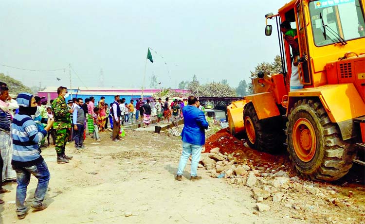 Dhaka North City Corporation evicted the illegal structures on its land at 'Berry Bandh' in Gabtali on Thursday.