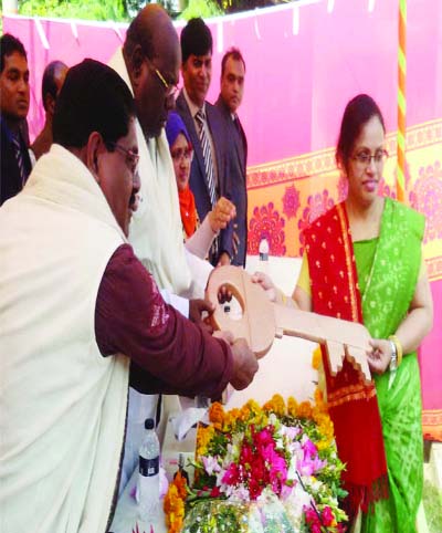 BHANGURA (Pabna): Dr Halima Khanam, Health and Family Planning Officer , Bhangura Upazila receiving the key of an ambulance from the Chief Guest Alhaj Mokbul Hossain MP provided by the Ministry of Health recently.