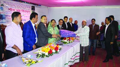 NARAYANGANJ: Parliamentary Standing Committee Member on Defense Ministry Adv Hosne Ara Begum Babli MP distributing winter clothes among the poor people at Fatullah area organised by Rahman Group as Chief Guest on Friday.