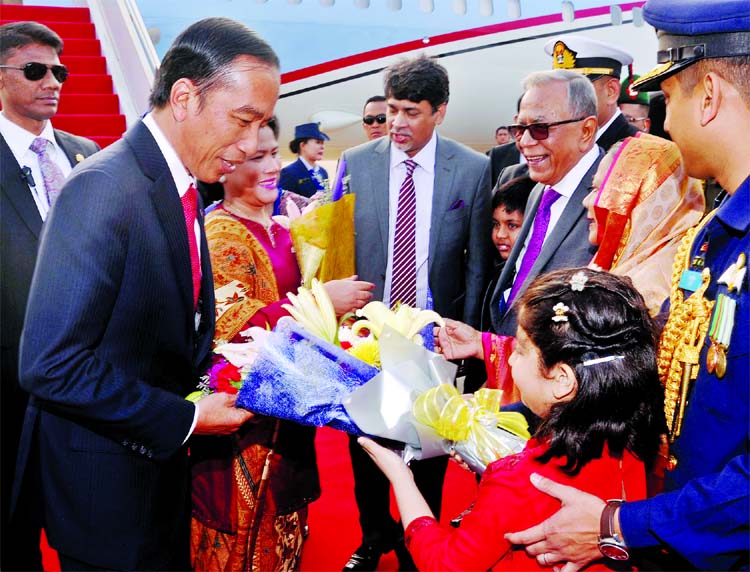 Indonesian President Joko Widodo and his wife being welcomed at HSIA by President Abdul Hamid and his wife Rasheda Khanom on Saturday.