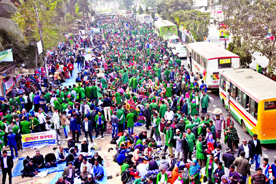 Now hundreds of community health care providers under the banner of BCHCPA begin 3-day sit-in program in front of Jatiya Press Club from Saturday, demanding also for nationalisation of their jobs, causing sufferings to commuters and creating huge traffic