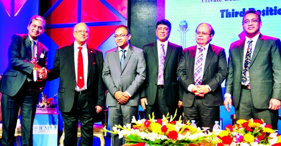 Mahbubur Rahman, Chief Financial Officer of City Bank Ltd, receiving ICMAB Best Corporate Award 2016 for its outstanding performance especially in corporate governance from Finance Minister Abul Maal Abdul Muhith at a city auditorium on Monday. Senior off