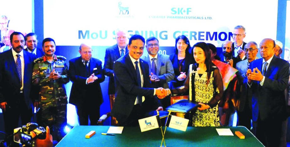 Anand Shetty, Managing Director of Novo Nordisk Bangladesh and Simeen Hossain, Managing Director of Eskayef Pharmaceutical Ltd sign a MoU to set-up local manufacturing of human and modern insulin in cartridges at a city hotel on Wednesday. Zahid Malik, St