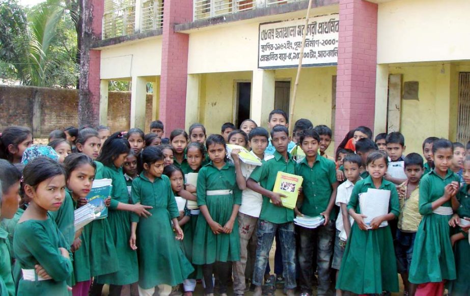 Students of Chonkhola Govt Primary School at Satkania Upazila formed a human chain demanding more teachers for the school recently.