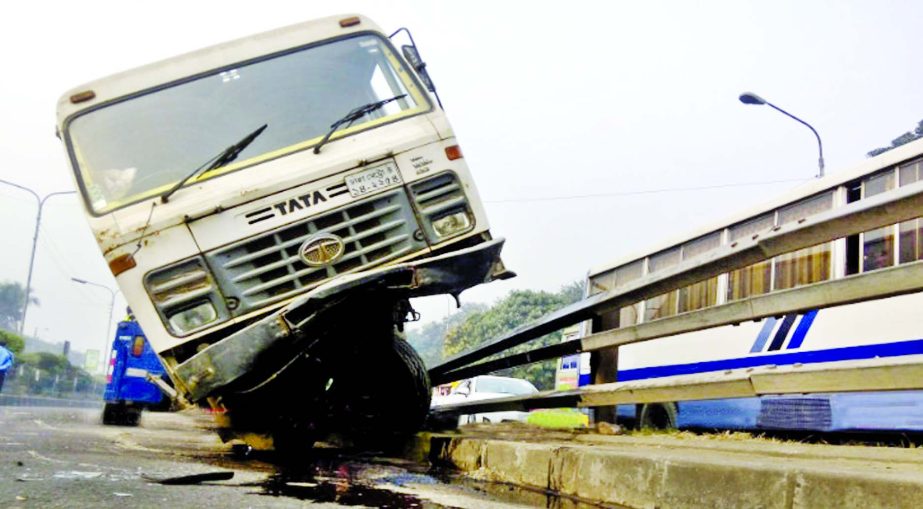 A covered van rammed on the island of Mahakhali flyover as driver lost control of the vehicle on Friday morning.