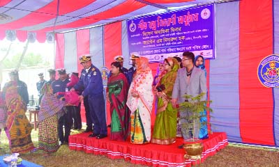 BAGERHAT: Leaders of Bangladesh Coast Guard Paribar Kalyan Sangho, West Zone distributing blankets among the cold -hit people at Mongla Upazila recently.