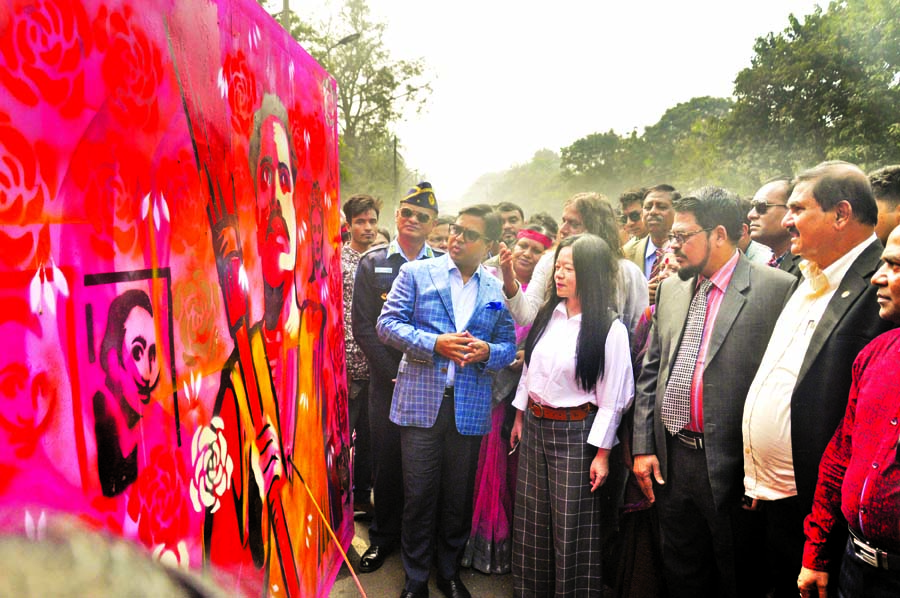 Mayor of Dhaka South City Corporation Sayeed Khokon visiting art work which was drawn with a view to raising awareness to use dustbin. The snap was taken from the city's Shahbagh on Monday.