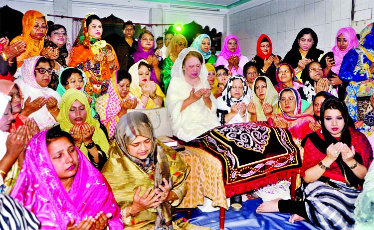 BNP Chairperson Begum Khaleda Zia along with other female leaders of the party on Monday offered ziarat at the Shrine of Hazrat Shahjalal in Sylhet ahead of launching campaign for next national election.