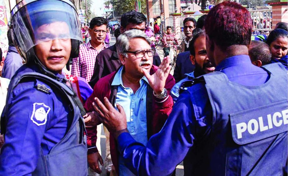 GAIBANDHA: Police arrested two BNP leaders from the procession after the announcement of verdict on Khaleda Zia on Thursday.