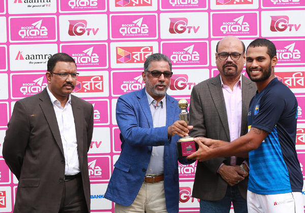 Roshen Silva of Sri Lanka receiving the Man of the Series award from Director of BCB Mahbub Anam after the ending of the second Test between Bangladesh and Sri Lanka at the Sher-e-Bangla National Cricket Stadium in the city's Mirpur on Saturday.