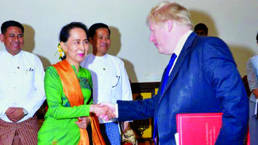 Myanmar State Counsellor Aung San Suu Kyi (L) shakes hands with Britain's Foreign Minister Boris Johnson at the start of their meeting in Naypyidaw, in a photo taken and released on February 11, 2018 by Myanmar's Ministry of Information. Photo: AFP