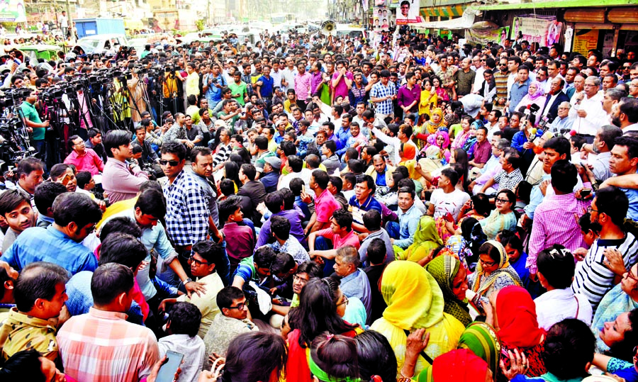 BNP Secretary General Mirza Fakhrul Islam Alamgir addressing the sit-in programme in front of party's Nayapalton office on Tuesday demanding early release of Begum Khaleda Zia.