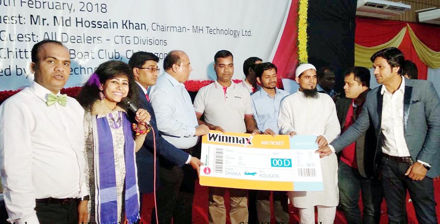 Mohammad Hossain Khan, Chairman, MH Technology Ltd and Winmax Mobile distributing prizes among the retailers at Chittagong as Chief Guest recently.