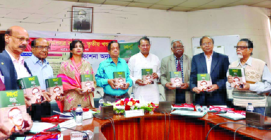 Information Minister Hasanul Haq Inu along with others holds the copies of a book titled 'Sangbadpatre Bangabandhu' at its (third part) cover unwrapping ceremony in the auditorium of Press Institute of Bangladesh in the city on Thursday.