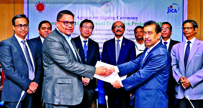 Rahel Ahmed, Managing Director of Prime Bank Limited and Md. Rezaul Islam, General Manager and Project Director of JICA assisted "Foreign Direct Investment Promotion Project" of Bangladesh Bank (BB), exchanging a participatory agreement an signing docum