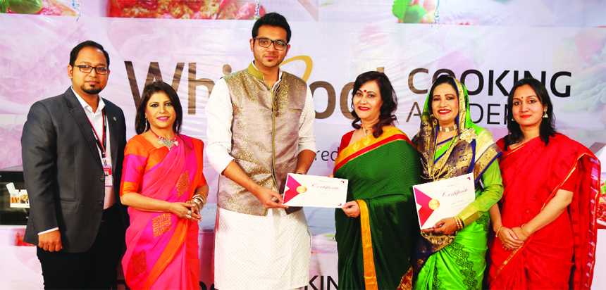 Tahmid Zaman Rashik, Director of Best Electronics Limited (authorized distributor of Whirlpool), distributing certificates among the participants of an oven based cooking training workshop organized by Whirlpool in the second time at a city club recently.