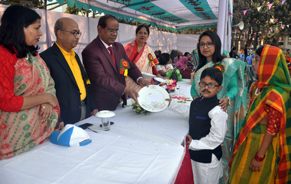 Additional Secretary of Ministry of Information Md Abual Hossain distributes the prize to a winner of the Annual Sports Competition of Baily Preparatory School at Baily Square Officers' Quarter Ground, Baily Road in the city on Saturday.