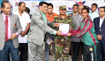 President of Bangladesh Amateur Boxing Federation Lieutenant General Aziz Ahmed handing over the Walton home appliance to a winner of Walton National Senior Boxing Competition at the Muhammad Ali Boxing Stadium on Saturday.