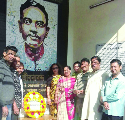 BARISAL: Jatiyo Kobita Parishad, Barisal District Unit placing wreaths at Jibanananda Memorial Hall to observe the 118th birth anniversary of Poet Jibanananda Das on Saturday.