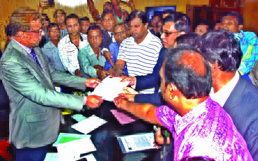 A BNP delegation led by its district unit President Dewan Mohammad Salahuddin Ahmed and party central organising secretary Fazlul Haque Milon submitted the memorandum to DC Md. Salauddin at his office in the old part of the city on Sunday.