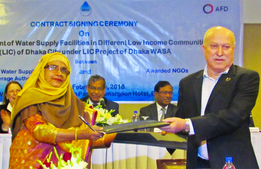 Kamrunnahar Laily, Superintendent Engineer of Dhaka WASA and Jean-Benoit Du Chalard, representatives of European Union, exchanging a contract signing documents at a city hotel on Monday. Under the deal, with the assistance of European Union (EU) and Fren