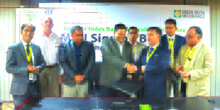 Syed Moinuddin Ahmed, AMD of Green Delta Insurance Company Limited (GDIC) and Kazi Borhan Amin Raj, Country Manager of Seba Limited (a concern of Global Agribusiness of Kellogg Company), exchanging an MoU signing documents on Weather Index Based Agricultu