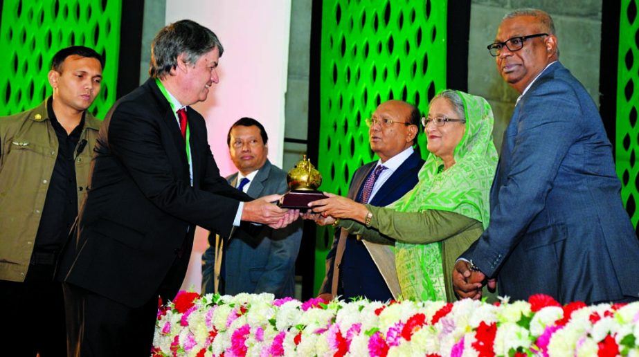 Salman Ispahani, Chairman and Managing Director of Ispahani Tea Limited, receiving the 'Most Attractive Packaging Award' from Prime Minister Sheikh Hasina at the inauguration ceremony of Bangladesh Tea Expo 2018 in the city recently. Commerce Minister T