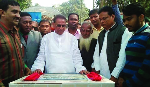 MADHUKHALI(Faridpur): Md Abdur Rahman MP laid down the foundation stone of a bridge over Chandona- Barashiya River at Madhukhali Upazila as Chief Guest on Sunday.