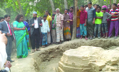 MADHUKHALI(Faridpur): Some wrecked parts of palace of emperor Sitaram of five hundred years ago has discovered at Noapara Union in Madhukhali Upazila recently. High officials of District Administration visiting the spot on Thursday.