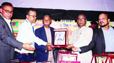 RANGPUR: Mayor of Rangpur Mostafizar Rahman Mostafa distributing cash money, crests and certificates among ten best photographers of the three-day first South Asian Photo Festival-2018 here on Friday as the chief guest.